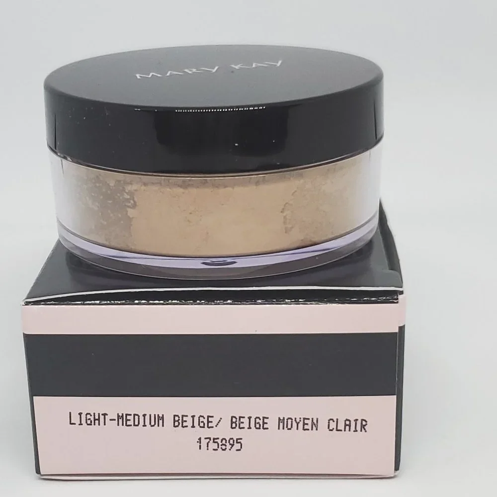 Light-Medium Beige Silky Setting Powder - Mary Kay - NIB